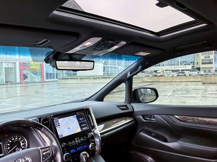 Фото 13 - Toyota Alphard