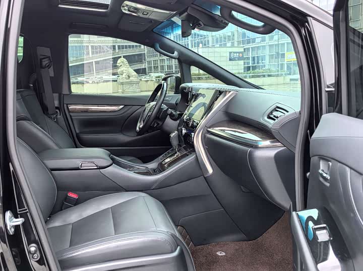 Фото 15 - Toyota Alphard