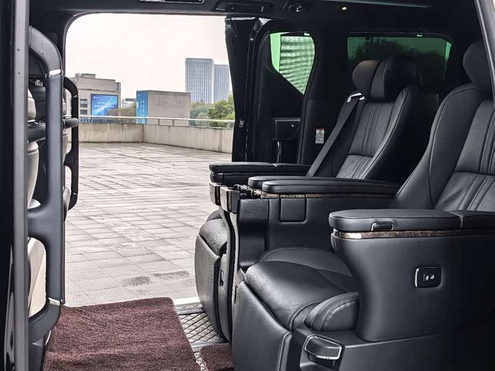 Фото 17 - Toyota Alphard