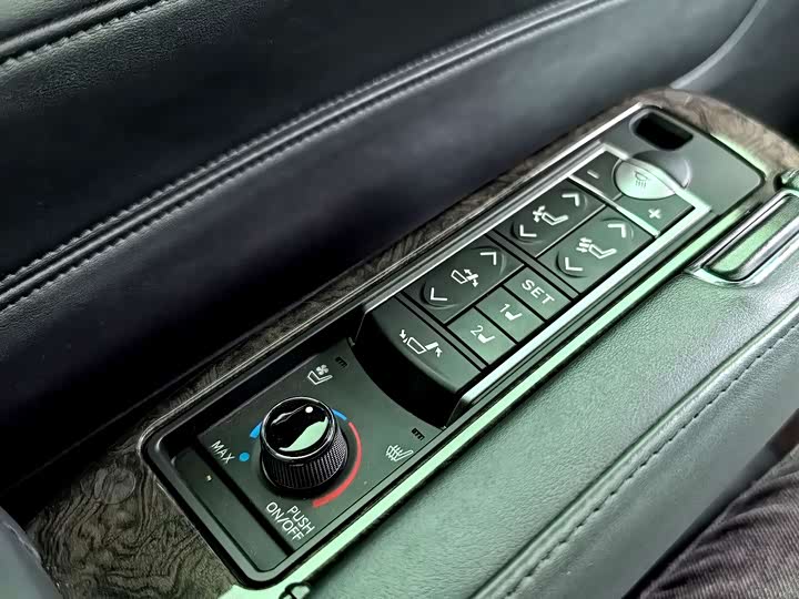 Фото 19 - Toyota Alphard