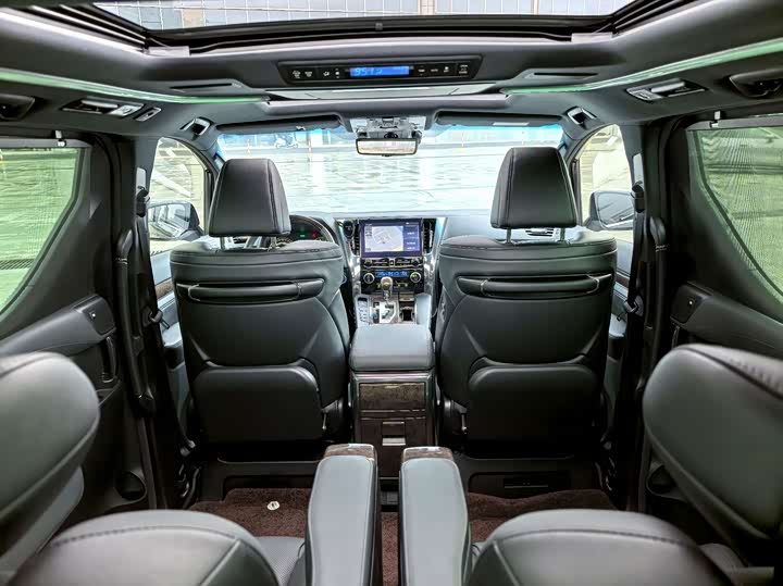 Фото 20 - Toyota Alphard