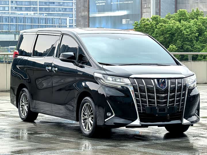 Фото 3 - Toyota Alphard