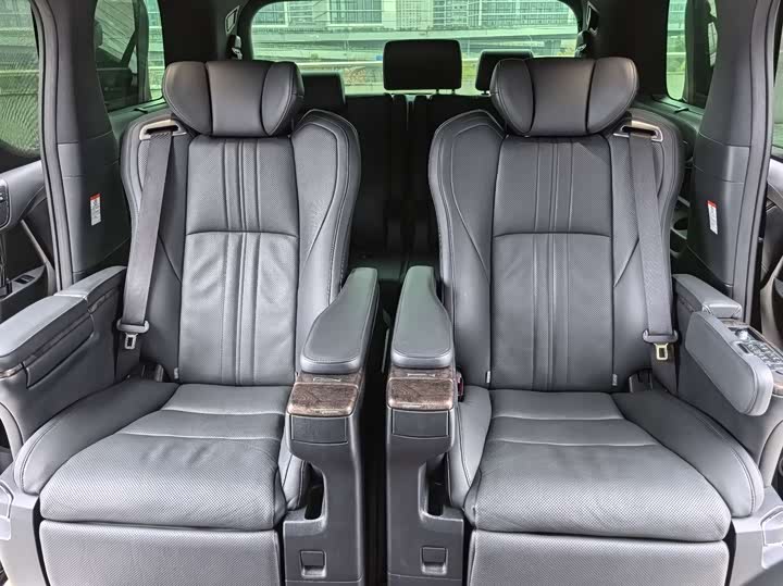 Фото 8 - Toyota Alphard