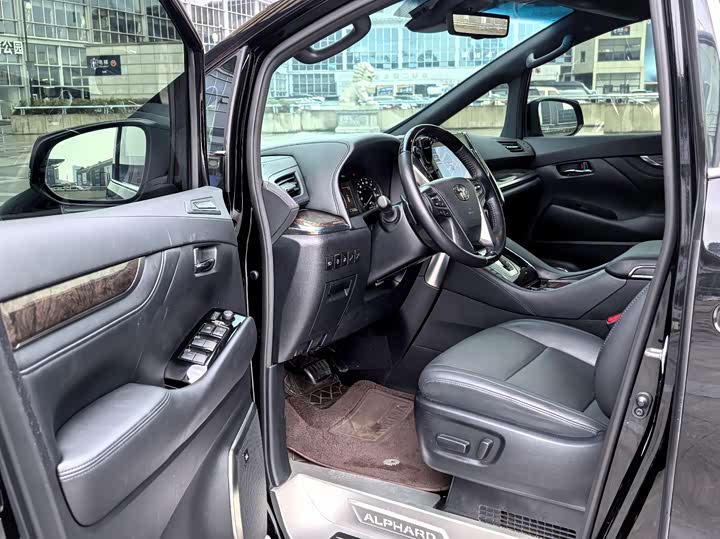 Фото 9 - Toyota Alphard