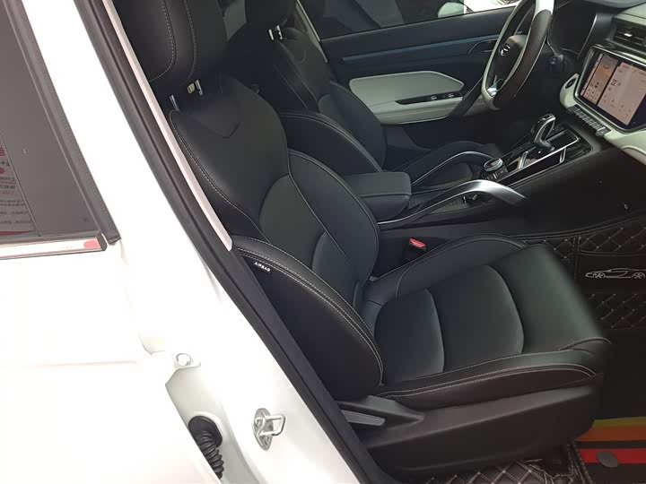 Фото 24 - Geely Atlas