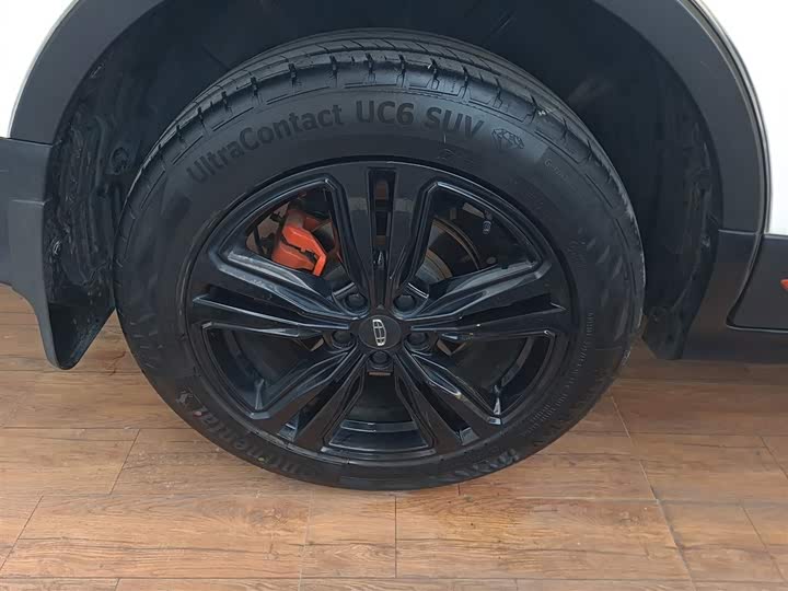 Фото 25 - Geely Atlas