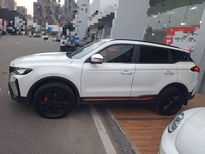 Фото 5 - Geely Atlas