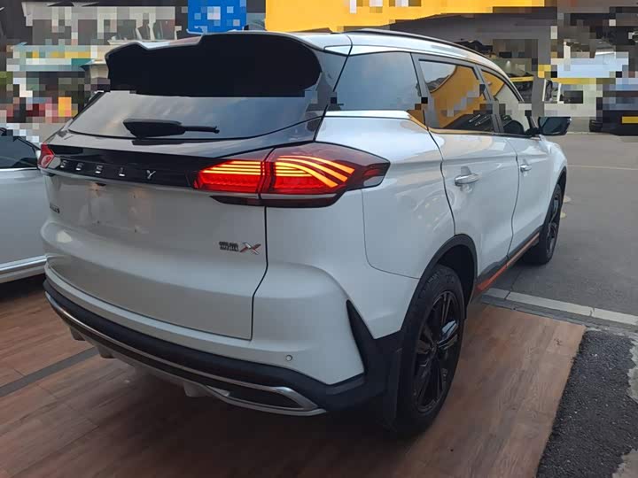 Фото 7 - Geely Atlas