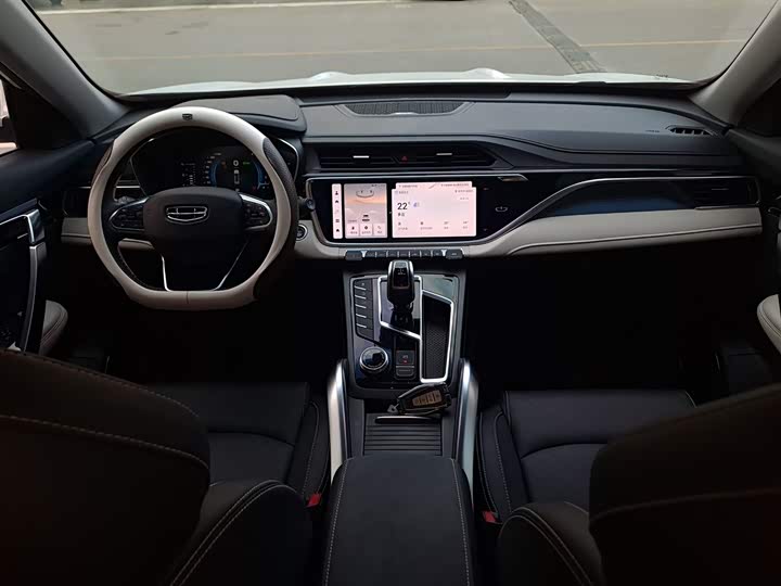 Фото 9 - Geely Atlas