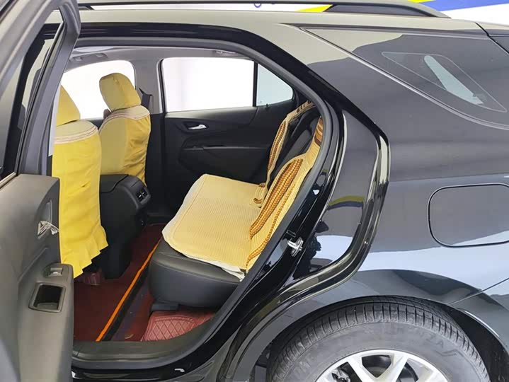 Фото 11 - Chevrolet Equinox