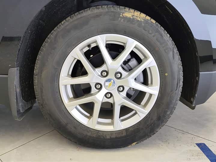 Фото 6 - Chevrolet Equinox