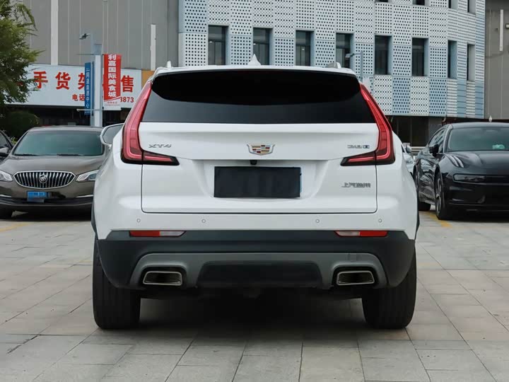 Фото 4 - Cadillac XT4