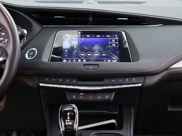 Фото 9 - Cadillac XT4