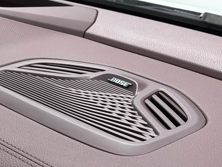 Фото 10 - Geely Monjaro