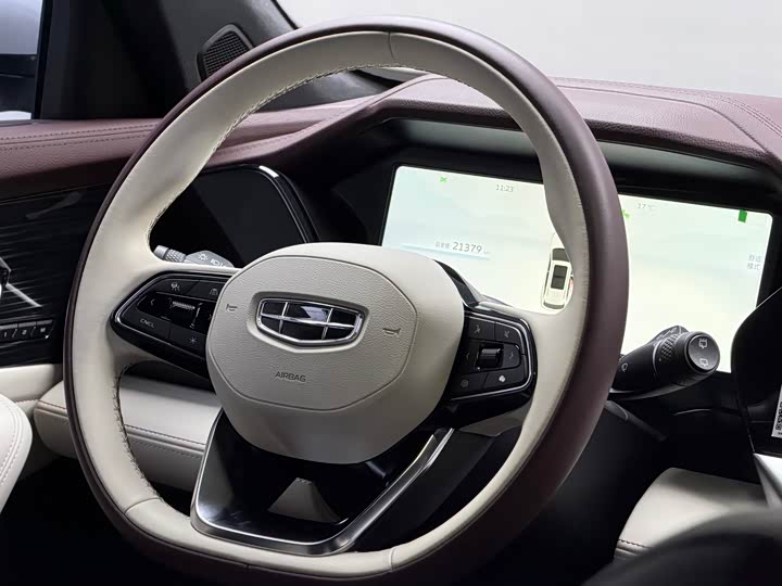 Фото 5 - Geely Monjaro