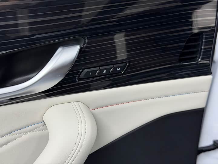 Фото 6 - Geely Monjaro