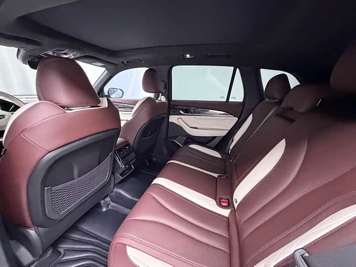 Фото 7 - Geely Monjaro