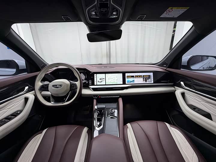 Фото 8 - Geely Monjaro