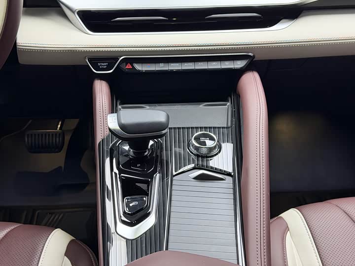 Фото 9 - Geely Monjaro