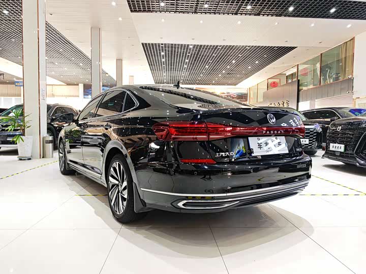 Фото 13 - Volkswagen Passat