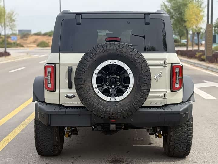 Фото 8 - Ford Bronco