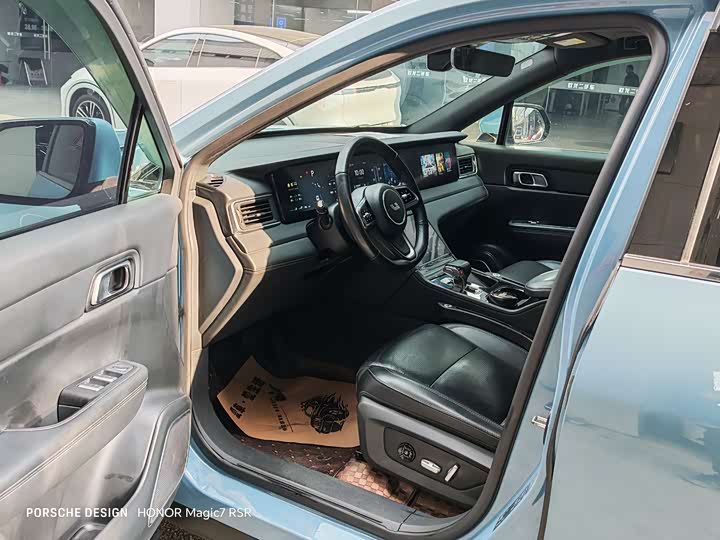 Фото 4 - LiXiang One