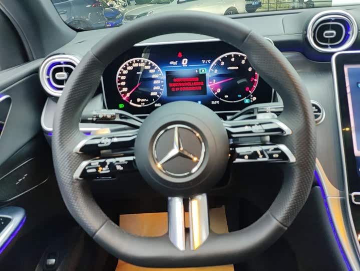 Фото 15 - Mercedes-Benz GLC-Class