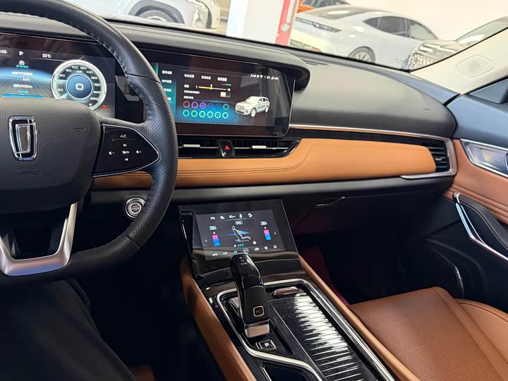 Фото 12 - Bestune T99