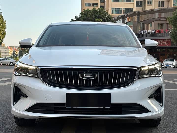 Фото 2 - Geely Emgrand