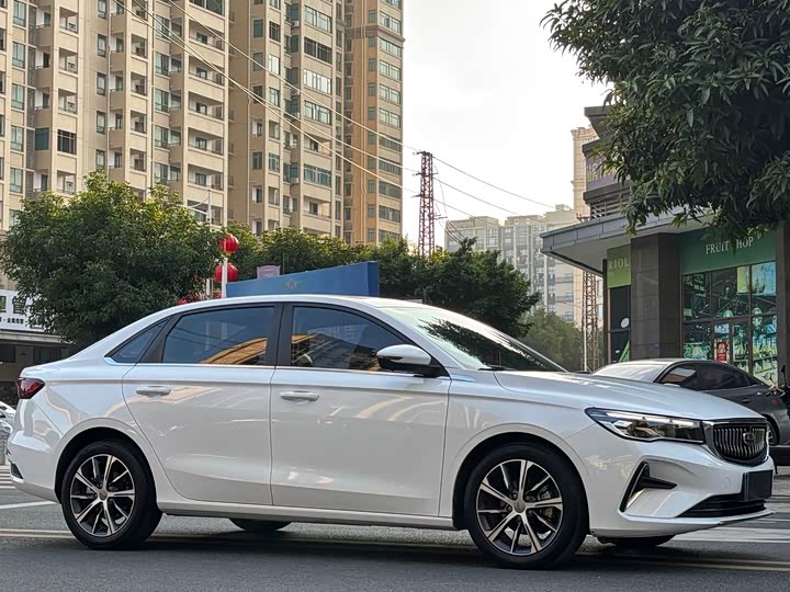 Фото 3 - Geely Emgrand