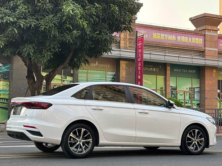 Фото 4 - Geely Emgrand