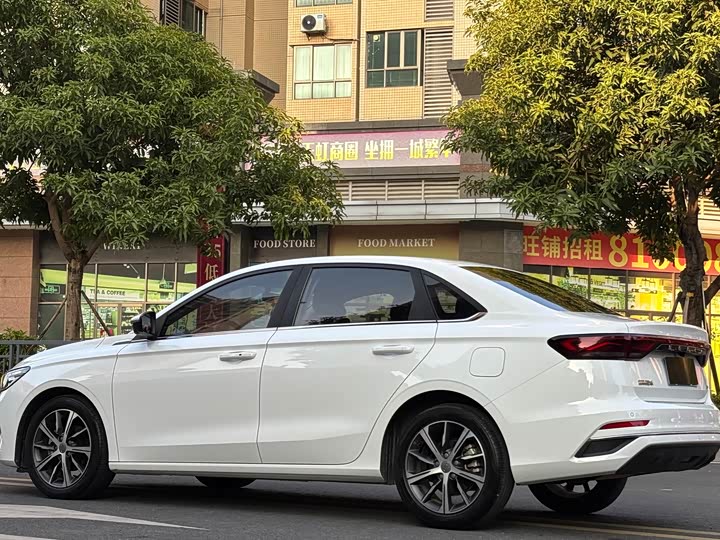 Фото 6 - Geely Emgrand