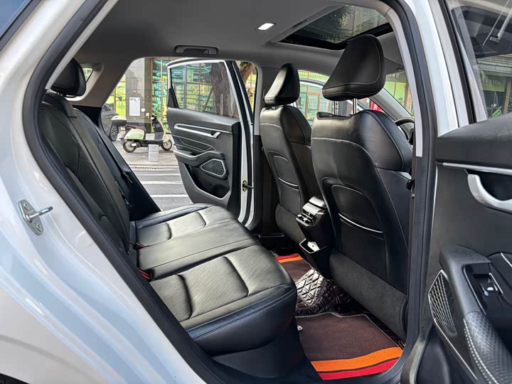 Фото 8 - Geely Emgrand