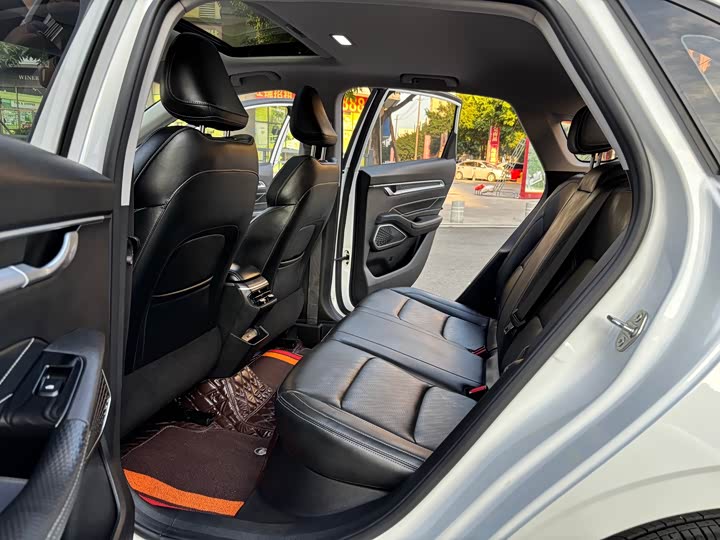 Фото 9 - Geely Emgrand