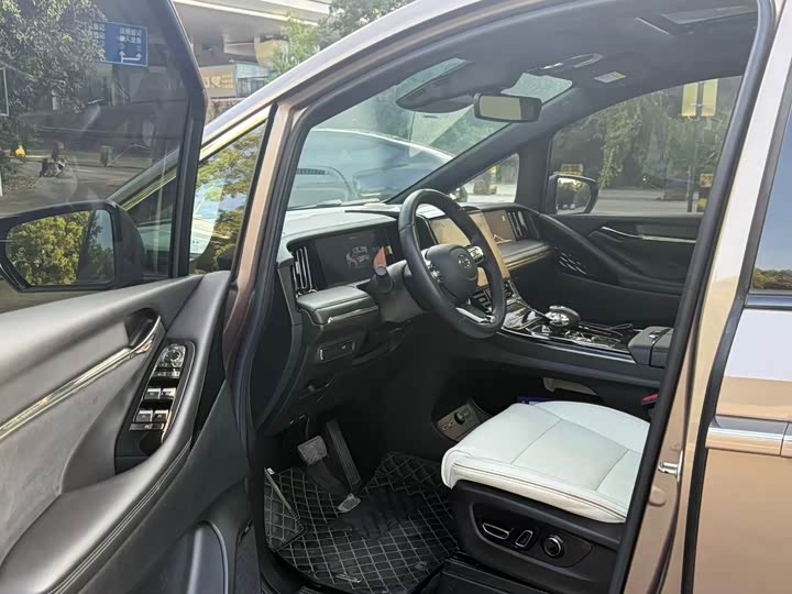 Фото 3 - GAC Trumpchi M8