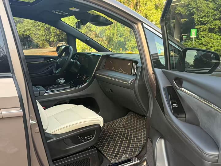 Фото 6 - GAC Trumpchi M8