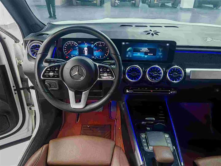 Фото 8 - Mercedes-Benz GLB-Class