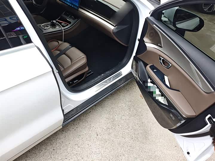 Фото 20 - BYD Han