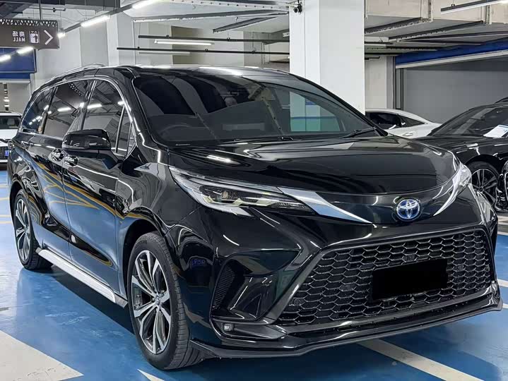 Фото 3 - Toyota Granvia