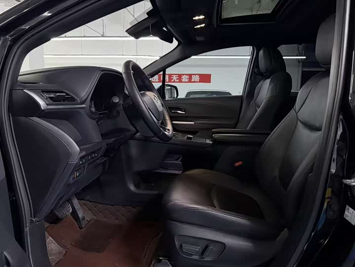 Фото 5 - Toyota Granvia