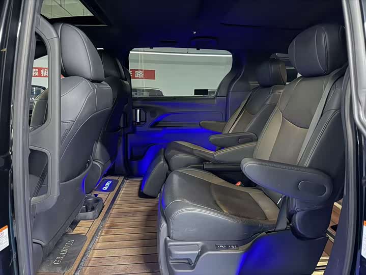 Фото 6 - Toyota Granvia