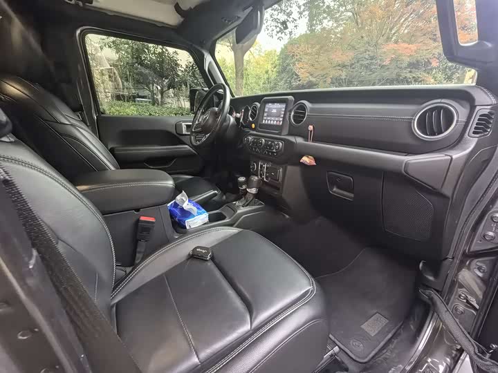 Фото 10 - Jeep Wrangler