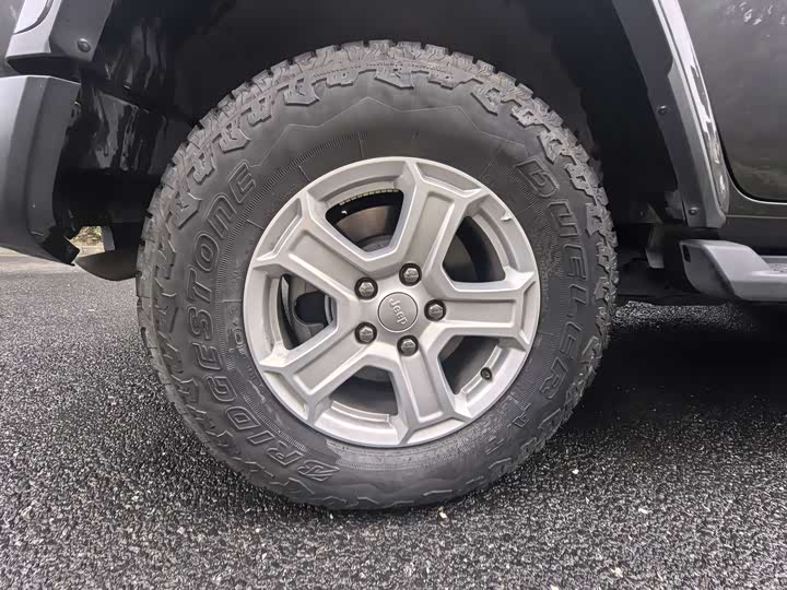 Фото 11 - Jeep Wrangler