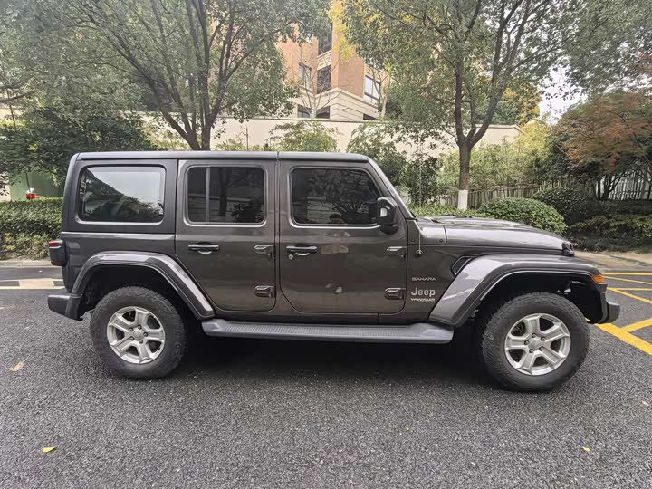 Фото 16 - Jeep Wrangler