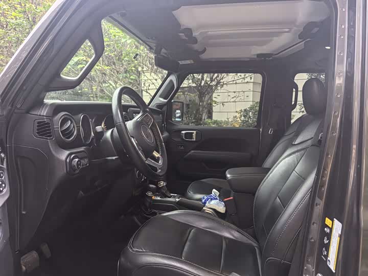 Фото 17 - Jeep Wrangler