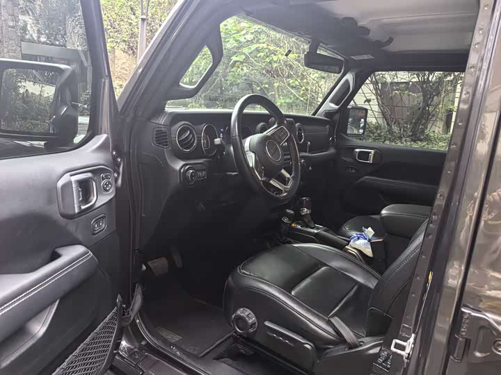 Фото 18 - Jeep Wrangler