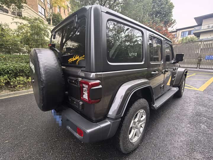 Фото 3 - Jeep Wrangler