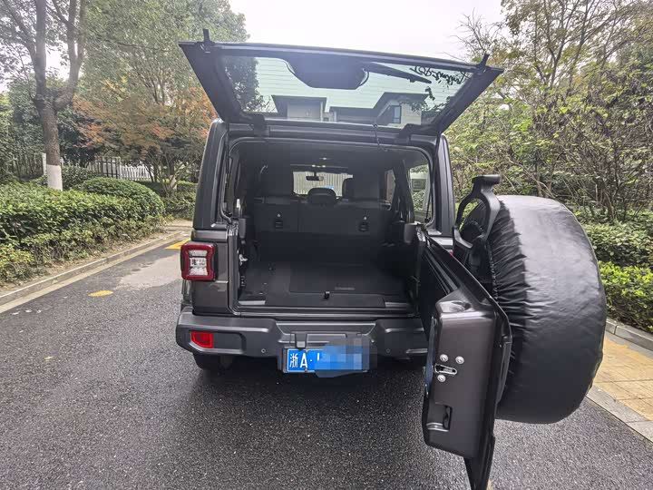 Фото 6 - Jeep Wrangler