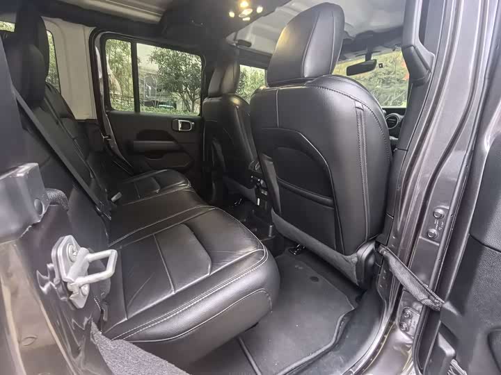 Фото 9 - Jeep Wrangler