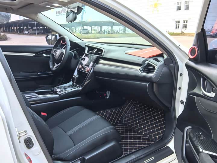 Фото 4 - Honda Civic